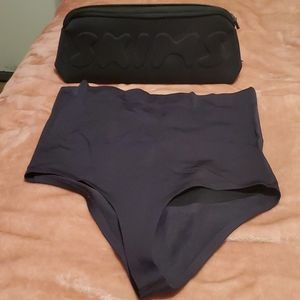 Skims High waisted Thong Brief W/Case